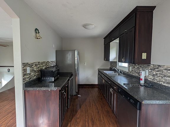 3rd image of 171 Hanson Rd
