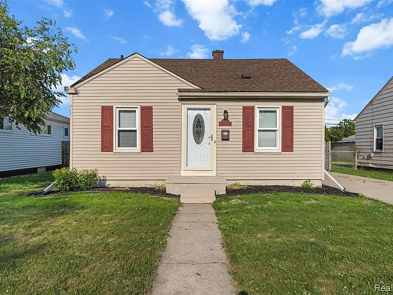 24696 Wilmot Ave — Photo 2