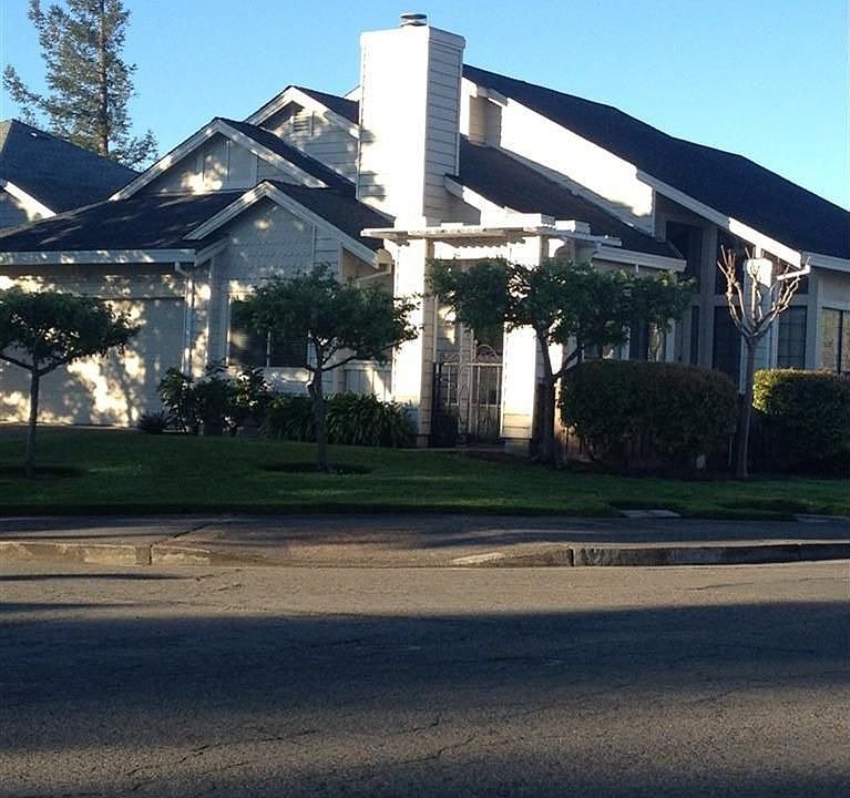 1st image of 12 Saint Patrick Ct