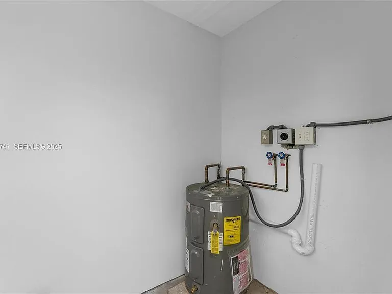 6340 Dawson St — Photo 23