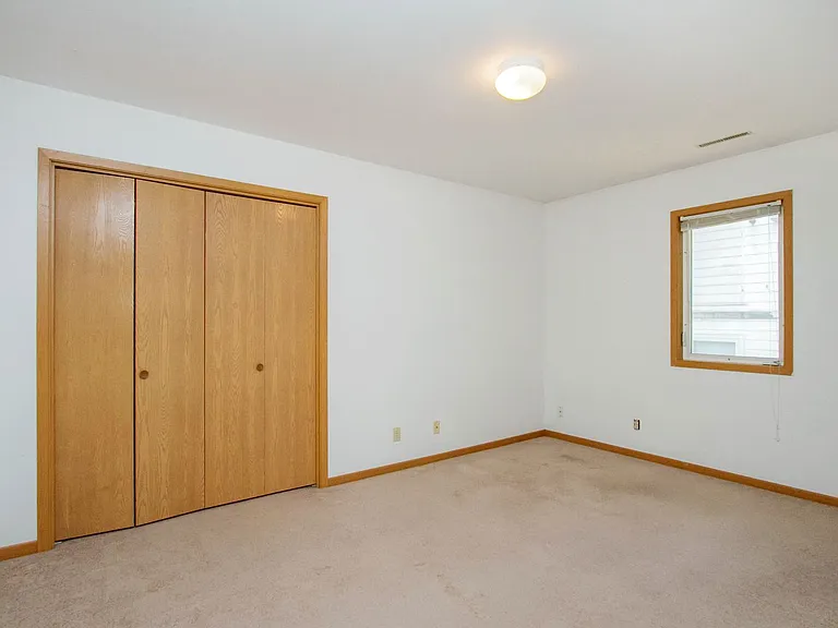 1007 Lincoln Way — Photo 6