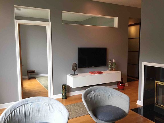 living room, gst rm entrance