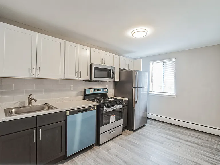 The Revere Apartments — Photo 15