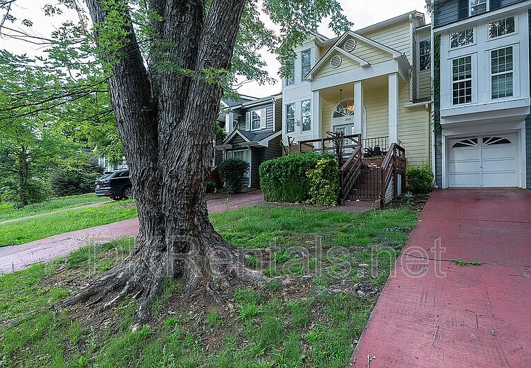 2200 Goodwood Blvd SE — Photo 3