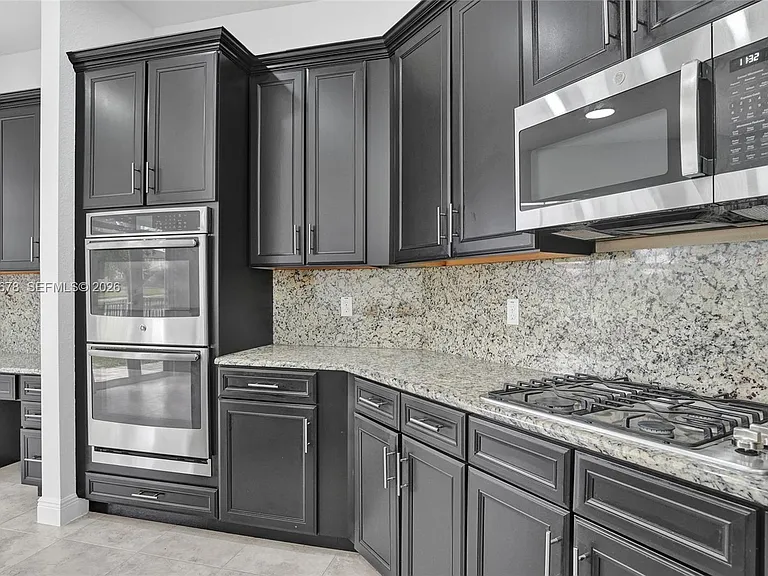10340 Lake Vista Ct — Photo 40