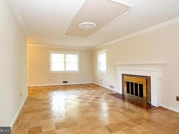 5th image of 1005 Croton Dr