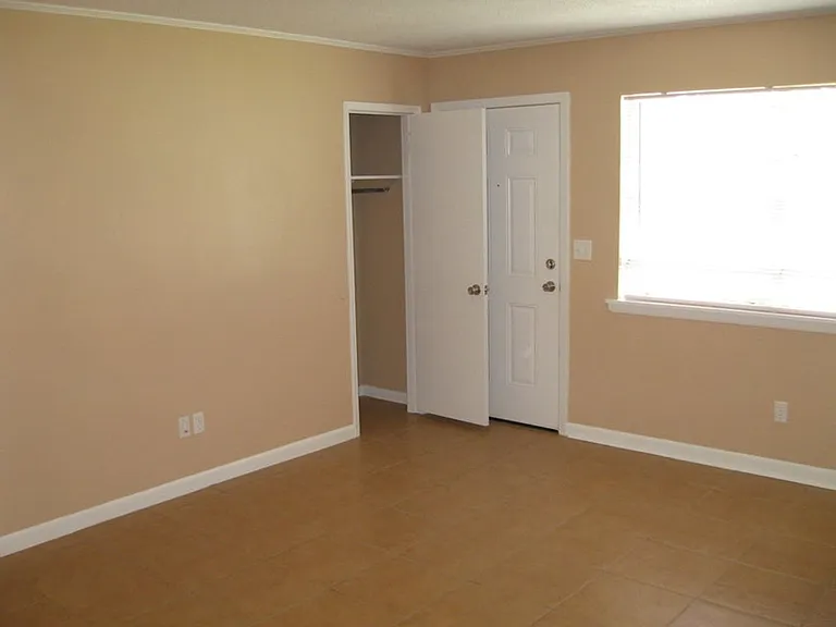 545 Hickory Ave #B — Photo 8