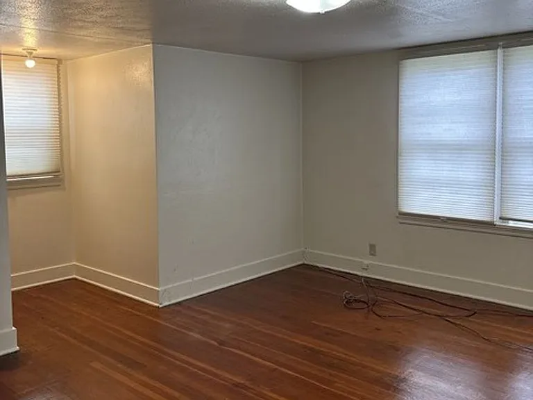 595 E Washington St — Photo 20