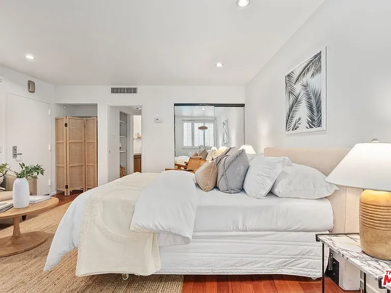7250 Franklin Ave #1006 — Photo 9