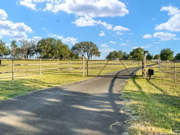 25 Zoeller, Boerne, TX 78006