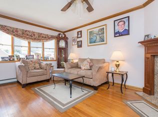640 Ingraham Ln, New Hyde Park, NY 11040