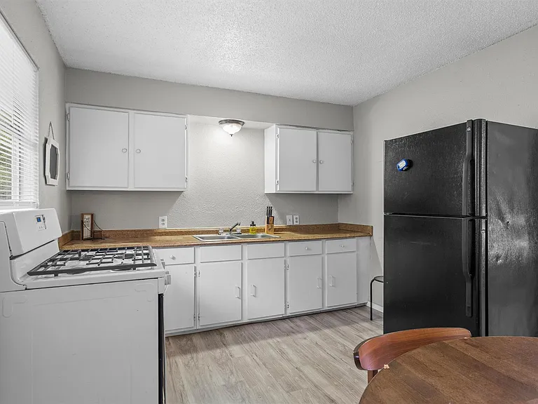 203 E Anderson Ave #A — Photo 9