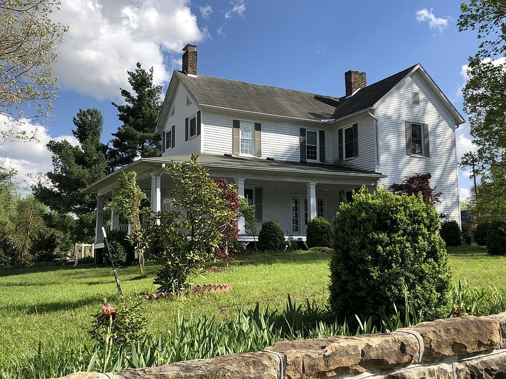 208 S Holly St, Monterey, TN 38574 Zillow