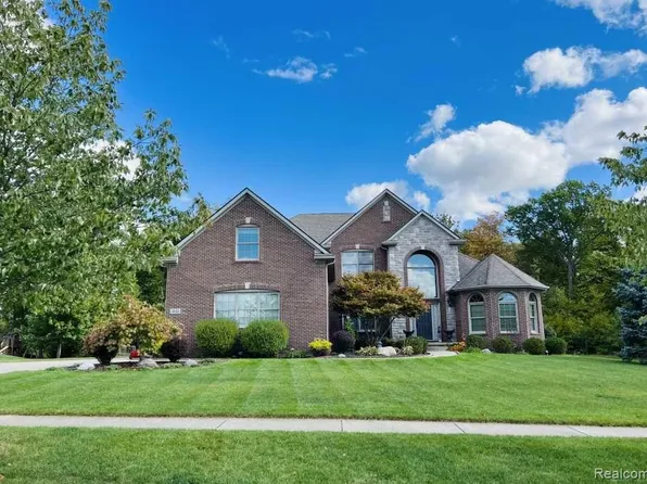4141 Timber Ridge Dr, Ann Arbor, MI 48108