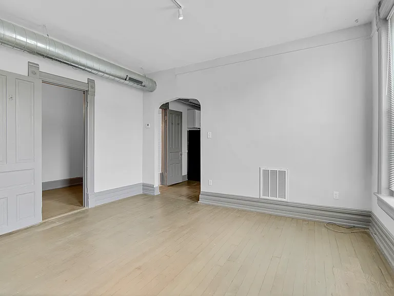 1659 W 21st St #2R — Photo 9