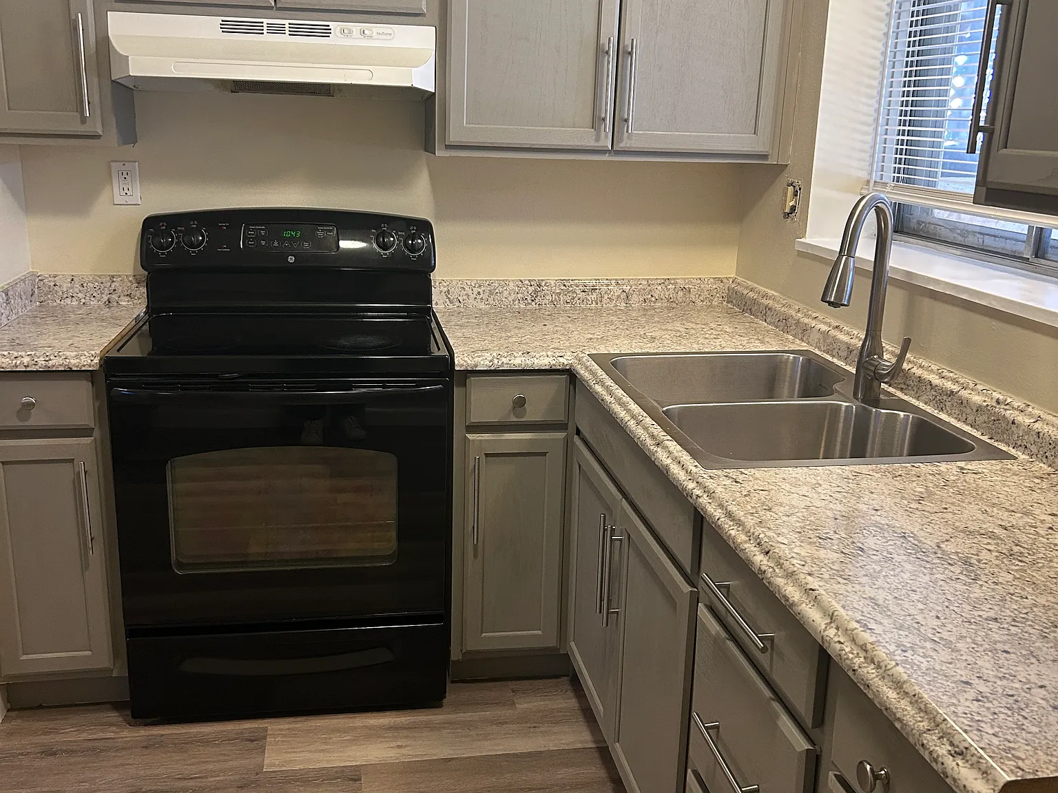 3 bed, 882 sqft, $1,520 — Photo 4