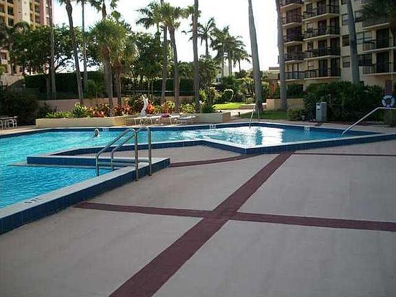 3rd image of 2900 NE 14 Street #315