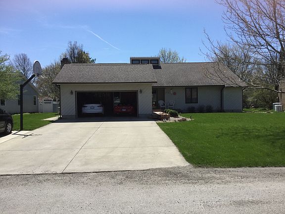 2nd image of 105 W Amber Dr