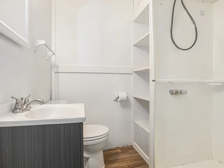 102 E Paw St #4 — Photo 9