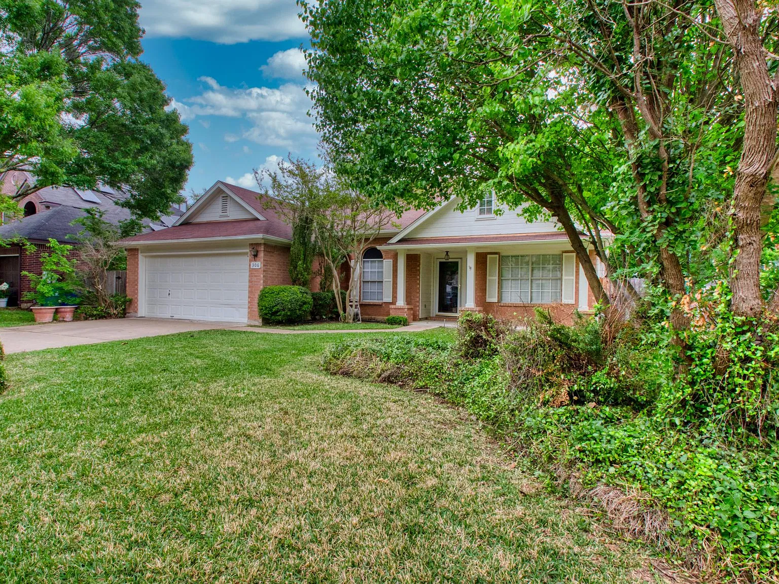 306 Marigold Ln — Photo 2