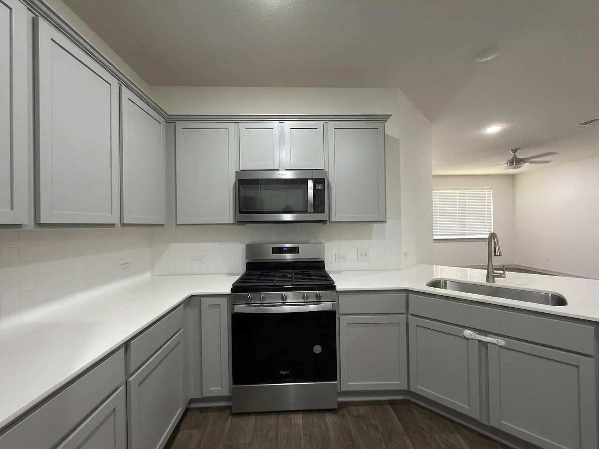 4 bed, 2.0 bath, 1837 sqft, $2,200 — Photo 3