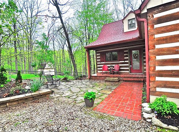 Covered Porch, front Patio, brick walkway