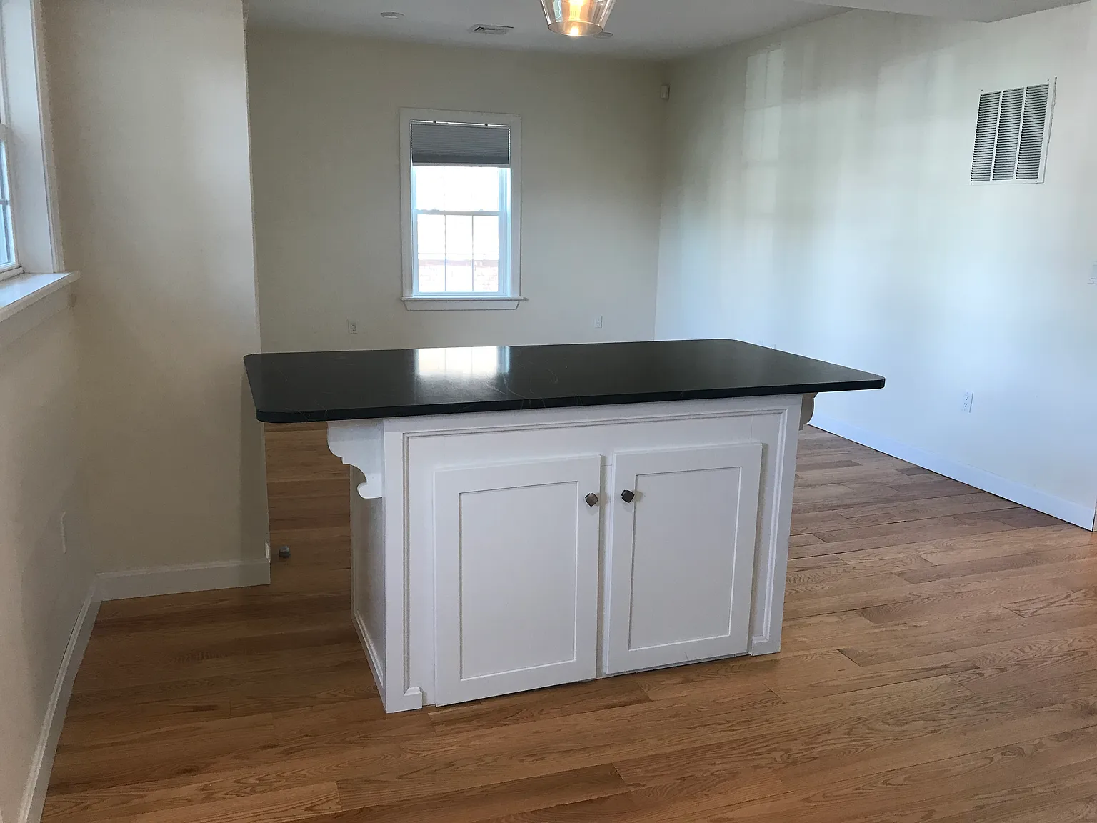 3 bed, 1500 sqft, $1,150 — Photo 3
