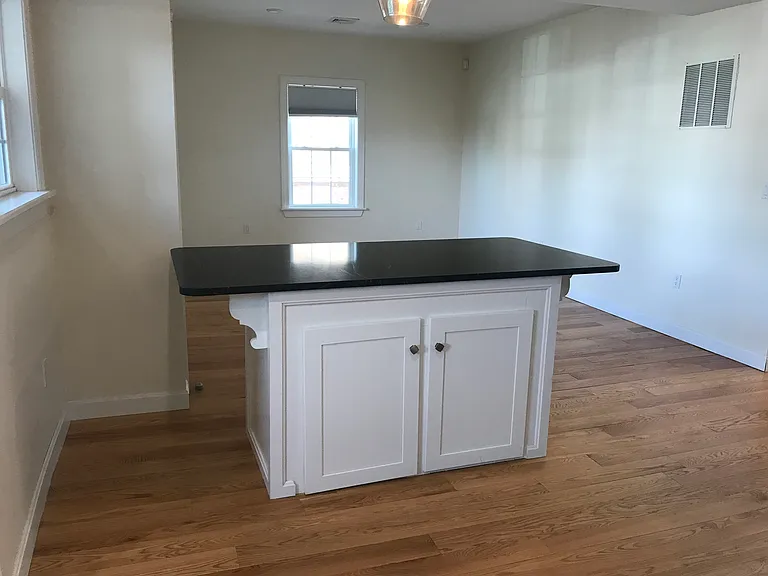 8 Greenville St #3 — Photo 3