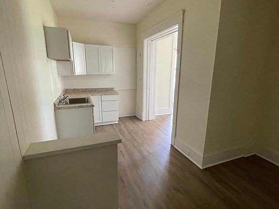 4th image of 1054 W 9th St APT 2