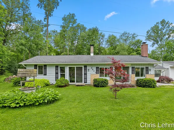 8621 Beachler Dr NE, Greenville, MI 48838