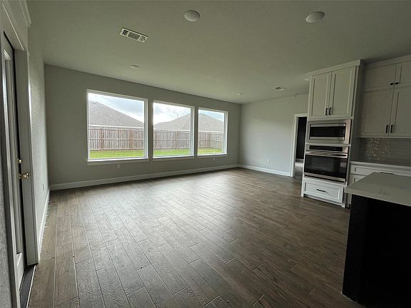 3rd image of 16 Greystone Ct