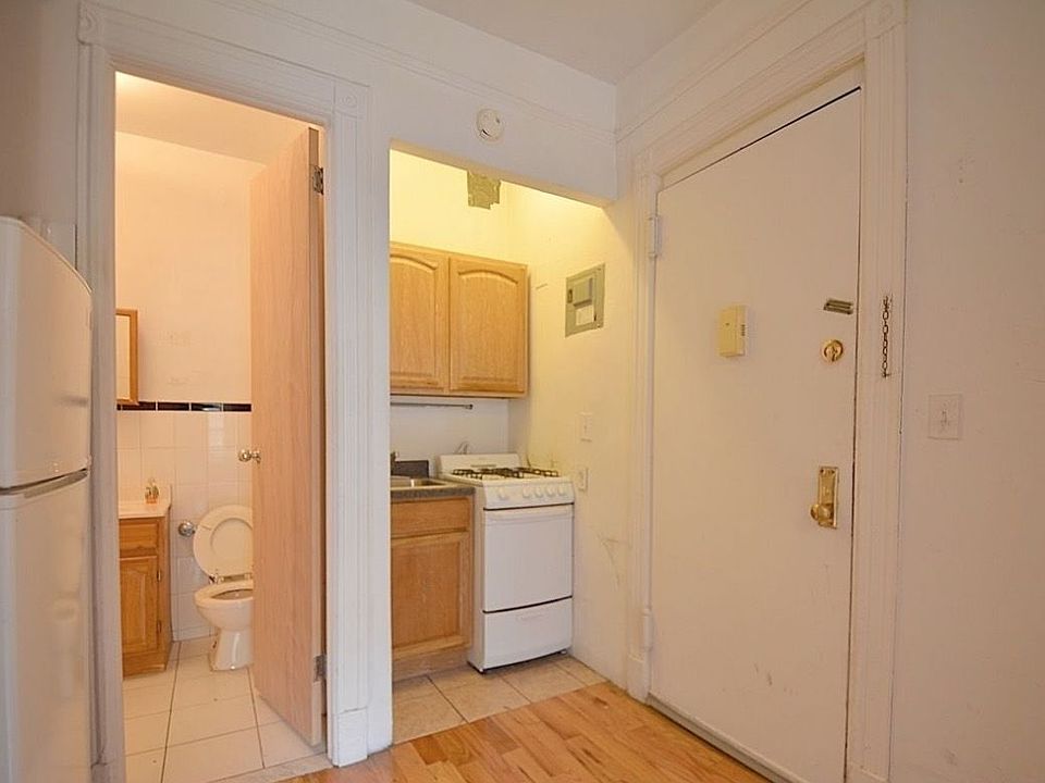 2nd image of 319 W 84th St APT 4R