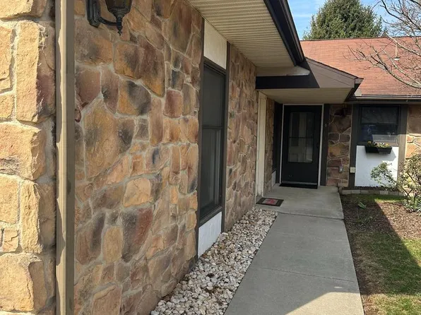 8 Abbey Ct, Carlisle, PA 17015