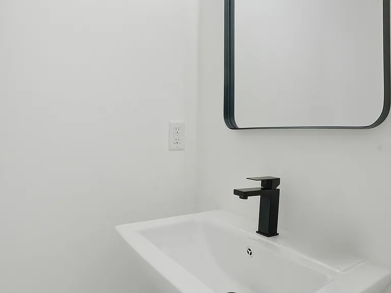 1230 E Anderson St — Photo 25