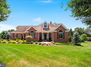 35 Tall Oaks Dr, Holland, PA 19053