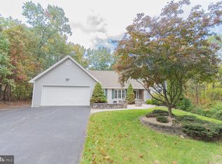 440 Forevergreen Dr, Falling Waters, WV 25419