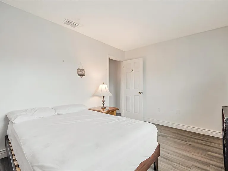 447 Hunter Cir — Photo 33