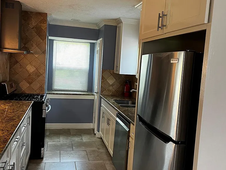 12418 Plumbrook Dr — Photo 5