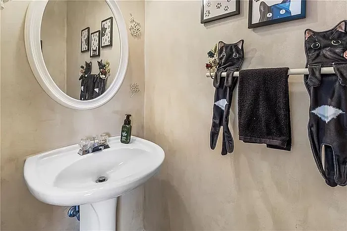 115 Quarrington Ct — Photo 16