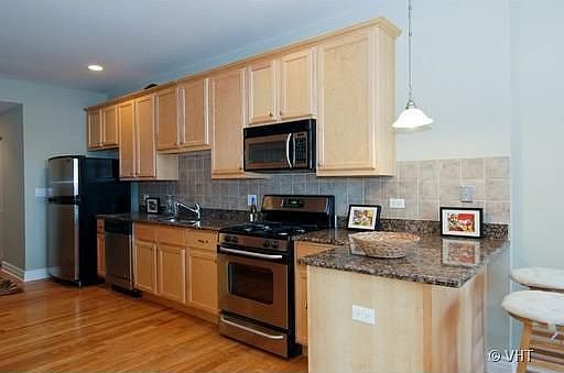4th image of 2537 N Hamlin Ave #2S