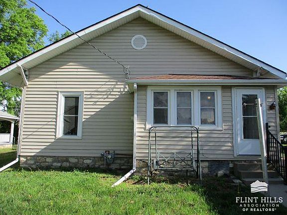 5th image of 921 E Main St