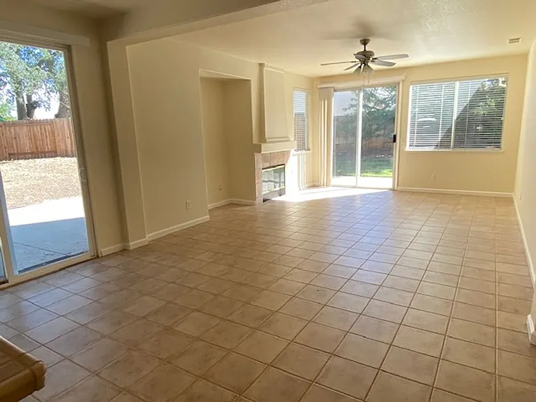 216 Shanley Ct — Photo 5