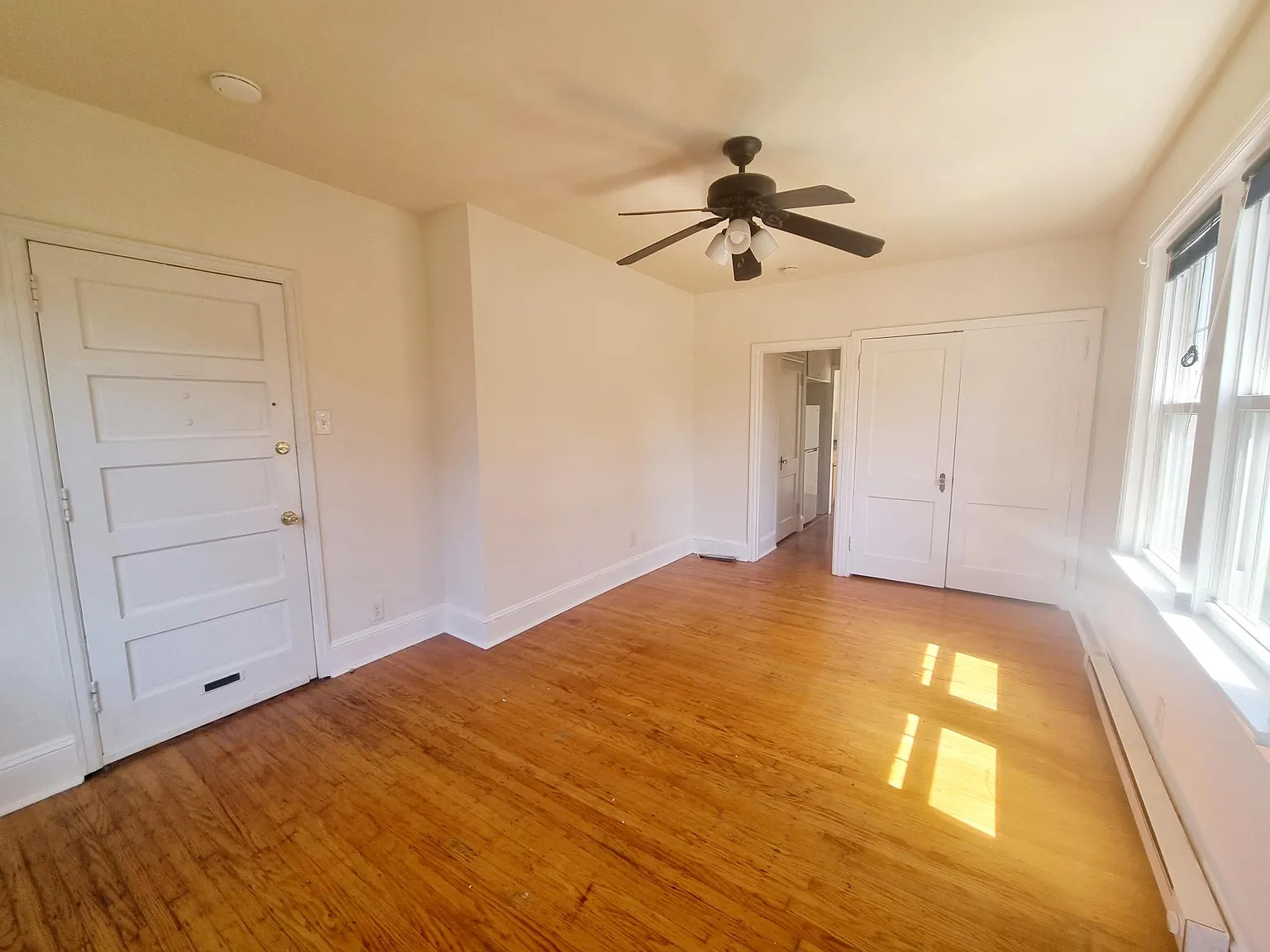 Studio, 400 sqft, $1,520 — Photo 2