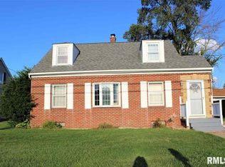 2205 10th St, Silvis, IL 61282