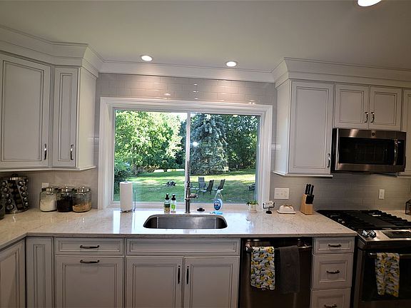3rd image of 13058 Hillsbury Dr