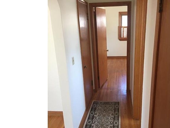 5th image of 209 W Douglas St