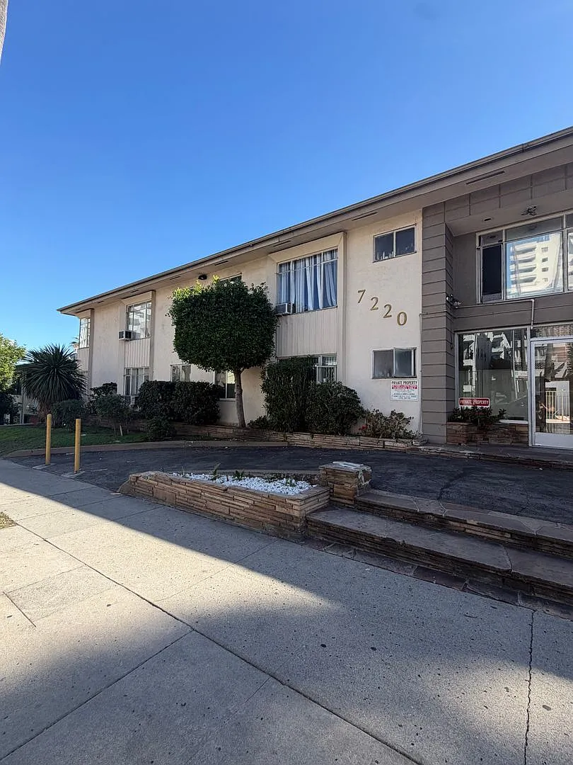 7220 Hollywood Blvd — Photo 4