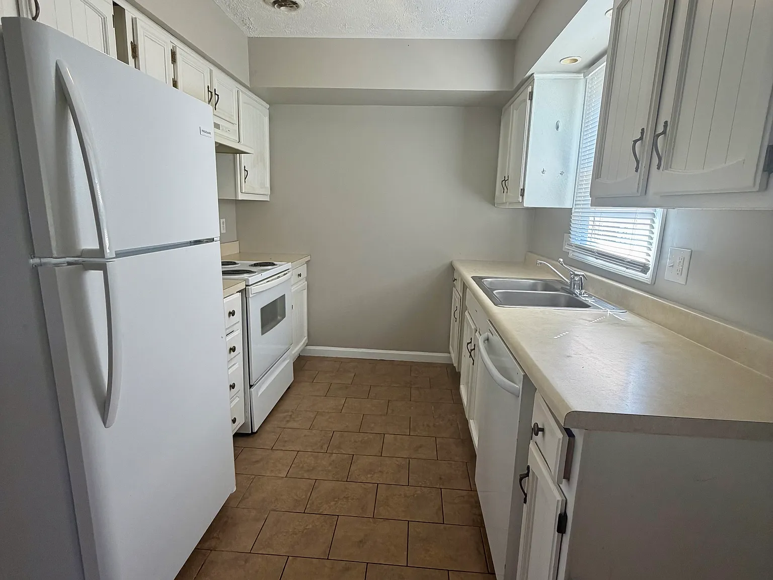 2 bed, 1000 sqft, $950 — Photo 4