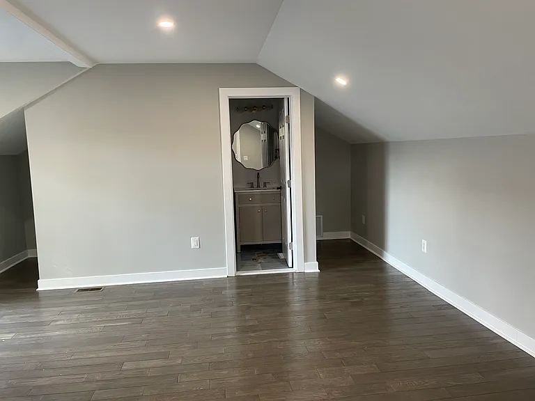 1532 Mayfield Rd — Photo 4
