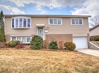 9035 W 92nd St, Hickory Hills, IL
